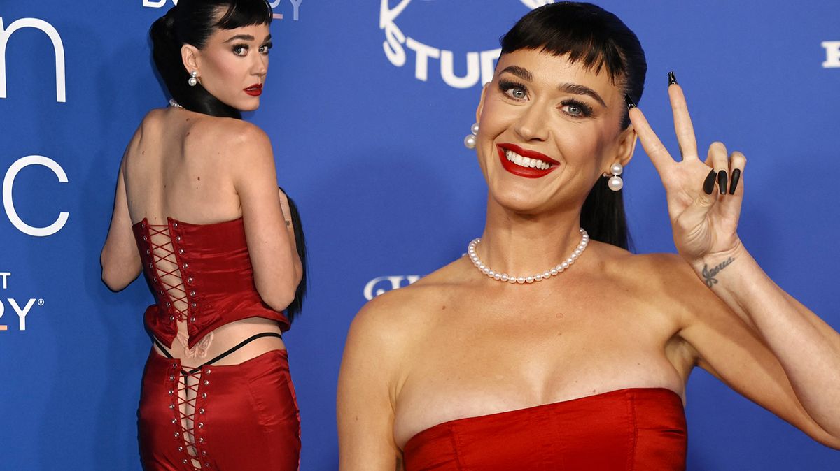 Katy Perry se odvázala: Ve šněrovačce přes tanga odhalila pozadí jako dva kmínky